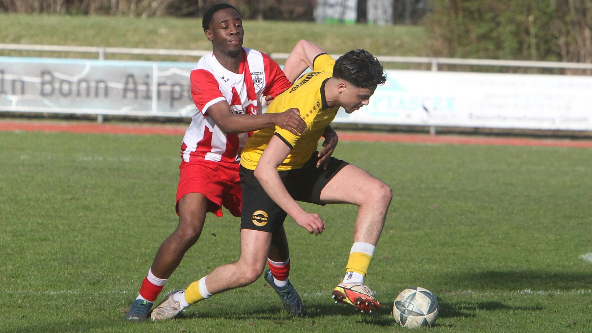 Nathan Kunzika (links)