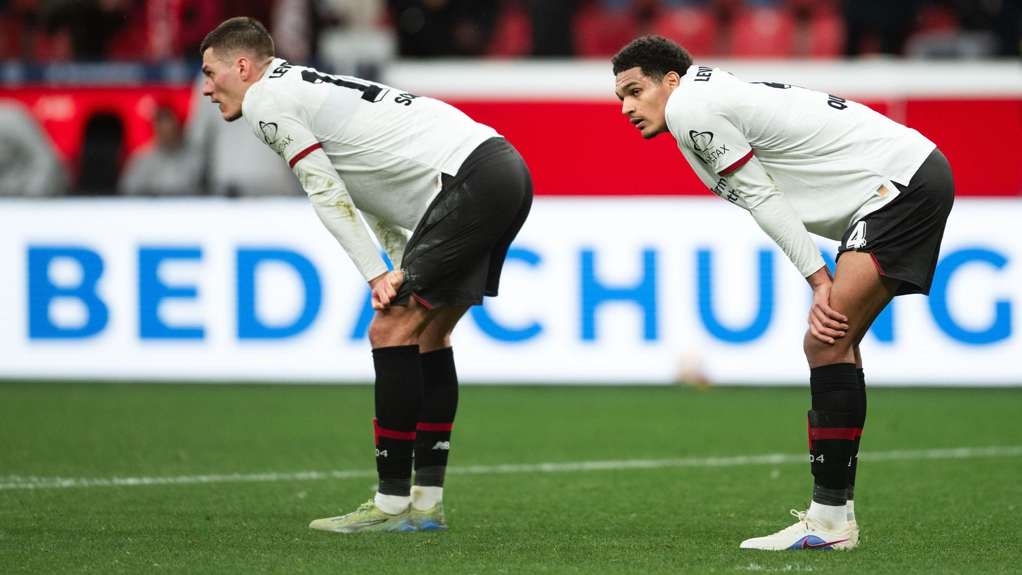 Hauptdarsteller: Patrik Schick (l,) und Jarell Quansah nach Leverkusens 1:1 gegen Mainz.