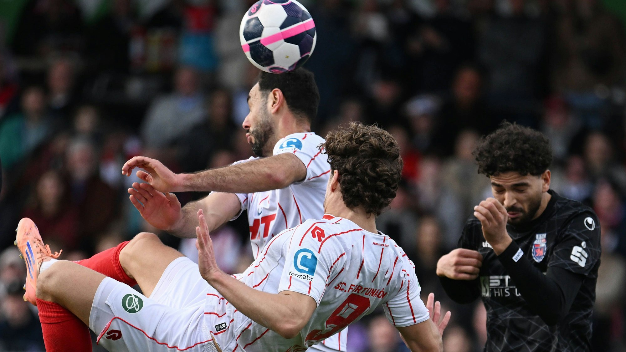 01.03.2026, xophax, Fussball Regionalliga West. SC Fortuna Köln gegen Bonner SC. Enzo Wirtz und Hamadi Al Ghaddioui , links beide SC Fortuna Köln und Bilal - Badr Ksiouar Bonner SC , rechts Koeln *** 01 03 2026, xophax, Soccer Regionalliga West SC Fortuna Köln vs Bonner SC Enzo Wirtz and Hamadi Al Ghaddioui , left both SC Fortuna Köln and Bilal Badr Ksiouar Bonner SC , right Koeln