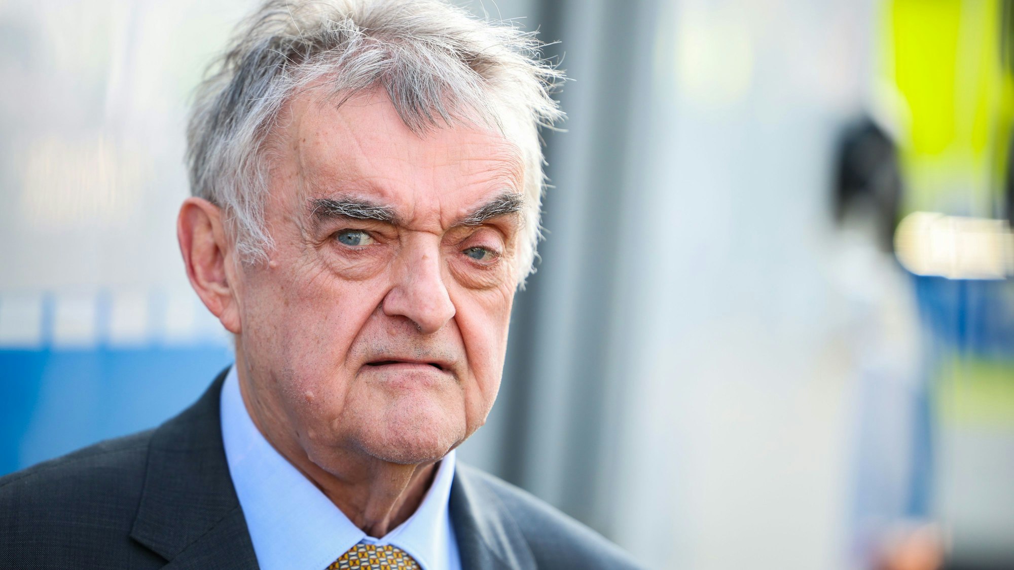 Laut Herbert Reul (Archivfoto), Innenminister von Nordrhein-Westfalen, liegen „gewichtige Anhaltspunkte“ für rechtsextreme Tendenzen vor.