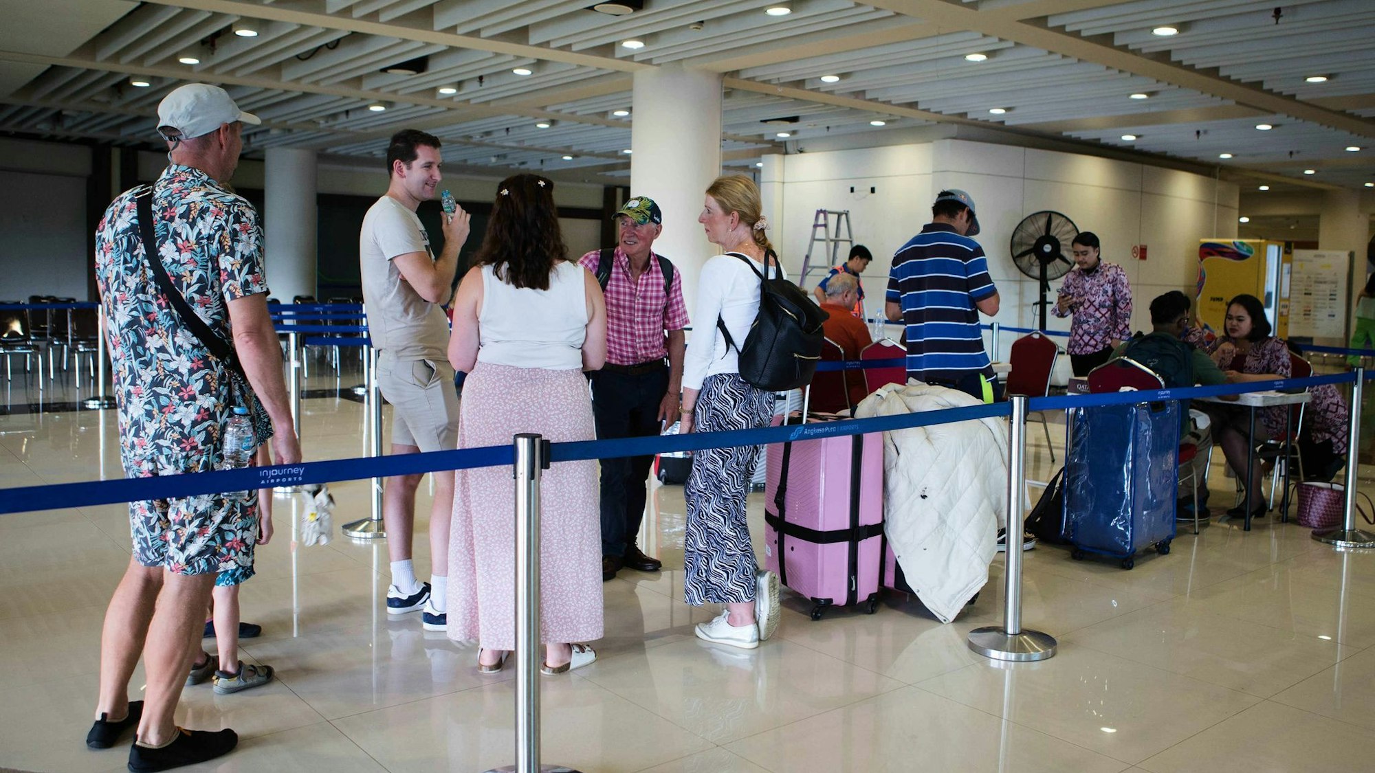 Gestrandet auf Bali: Vielerorts können Menschen nicht weiterreisen, da Flüge in den Nahen Osten gestrichen wurden.