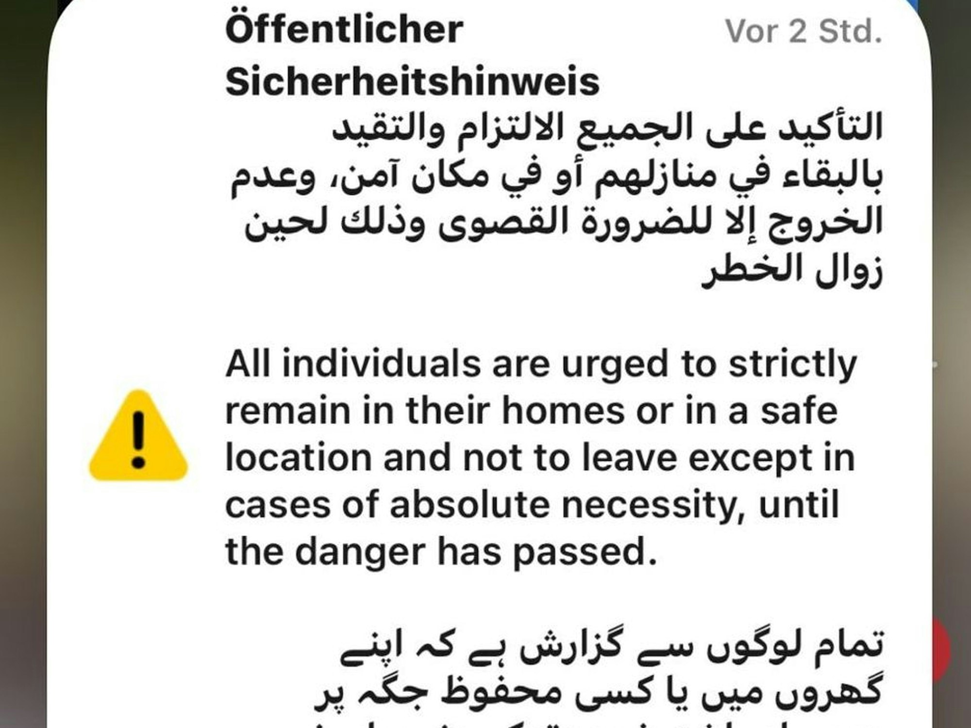 Das Bild zeigt den Screenshot einer Cell-Broadcast-Meldung auf Arabisch und Englisch, die Urlauber in Doha als Warnung vor Luftangriffen erhalten haben.