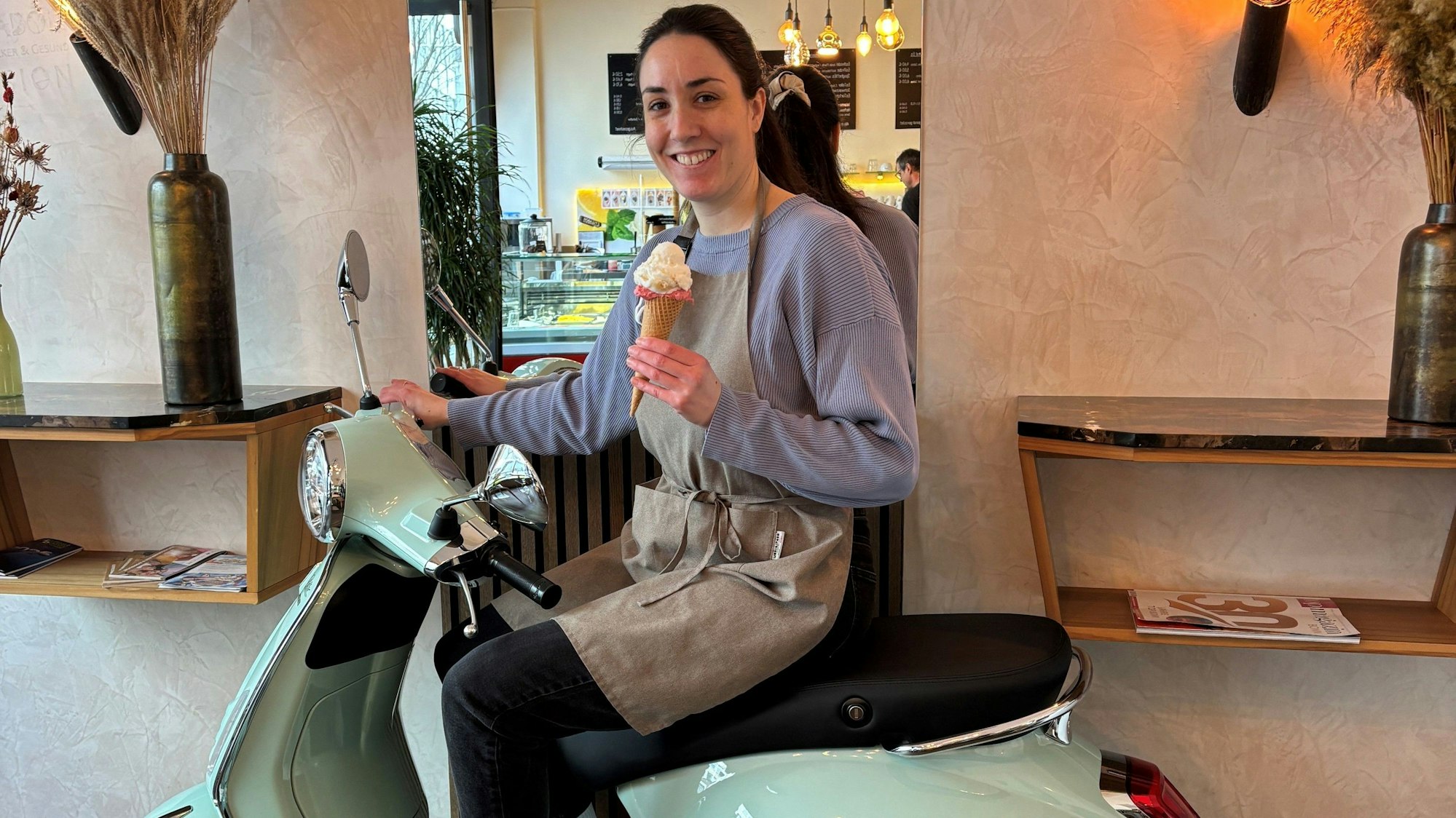 Für die Bergamotte-Eiskreation wurde Isabelle Voigt ausgezeichnet. Der Hauptgewinn ist eine Vespa, die das Eislabor schmückt.