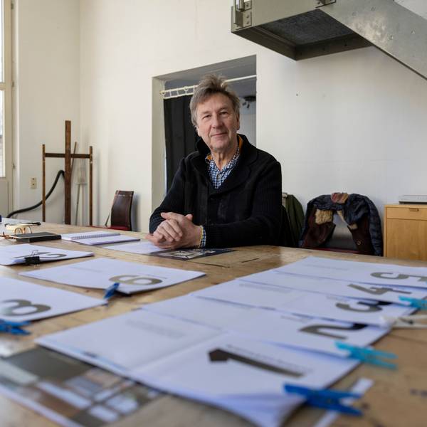 Andre Dekker schafft aus den Erinnerungen der Kölner ein Buch über das Kunstprojekt am Waidmarkt.