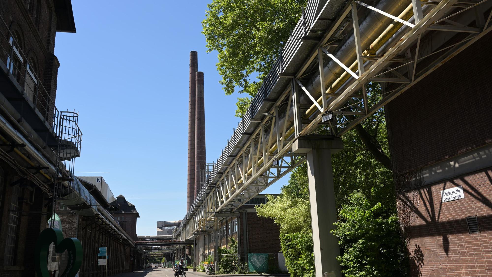Das Foto zeigt die Zanders-Schornsteine