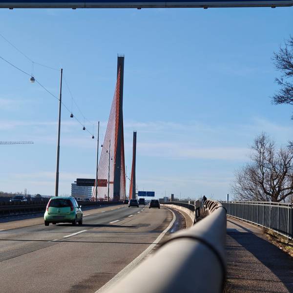 Die Nordbrücke in Bonn ist seit dem 9. Februar für alle Fahrzeuge über 7,5 Tonnen, wie Lkw und den ÖPNV gesperrt. Ausnahmen gibt es nur wenige.