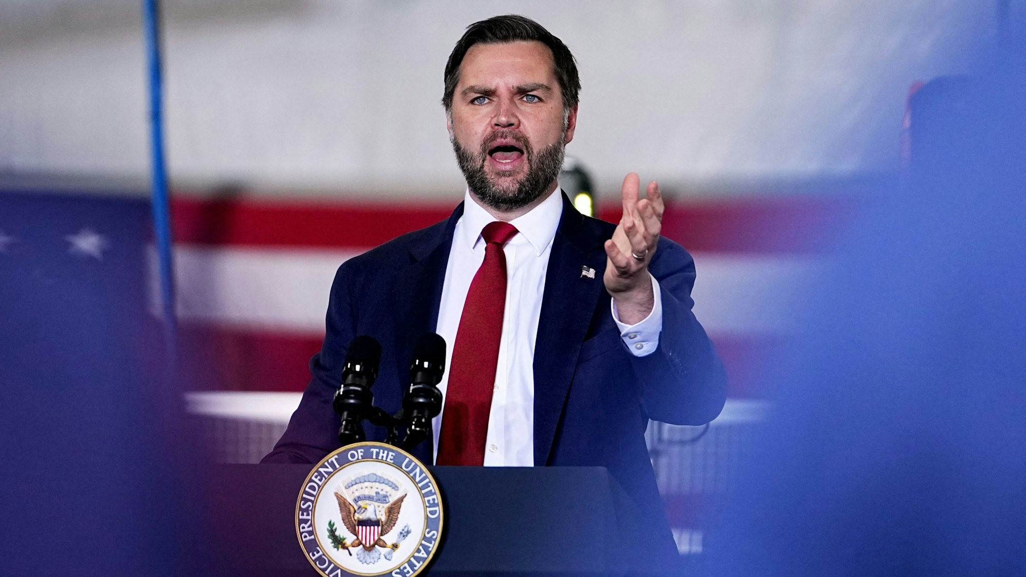 US-Vizepräsident JD Vance hat Donald Trump in der Vergangenheit stets dafür gelobt, keine Kriege anzufangen. (Archivbild)