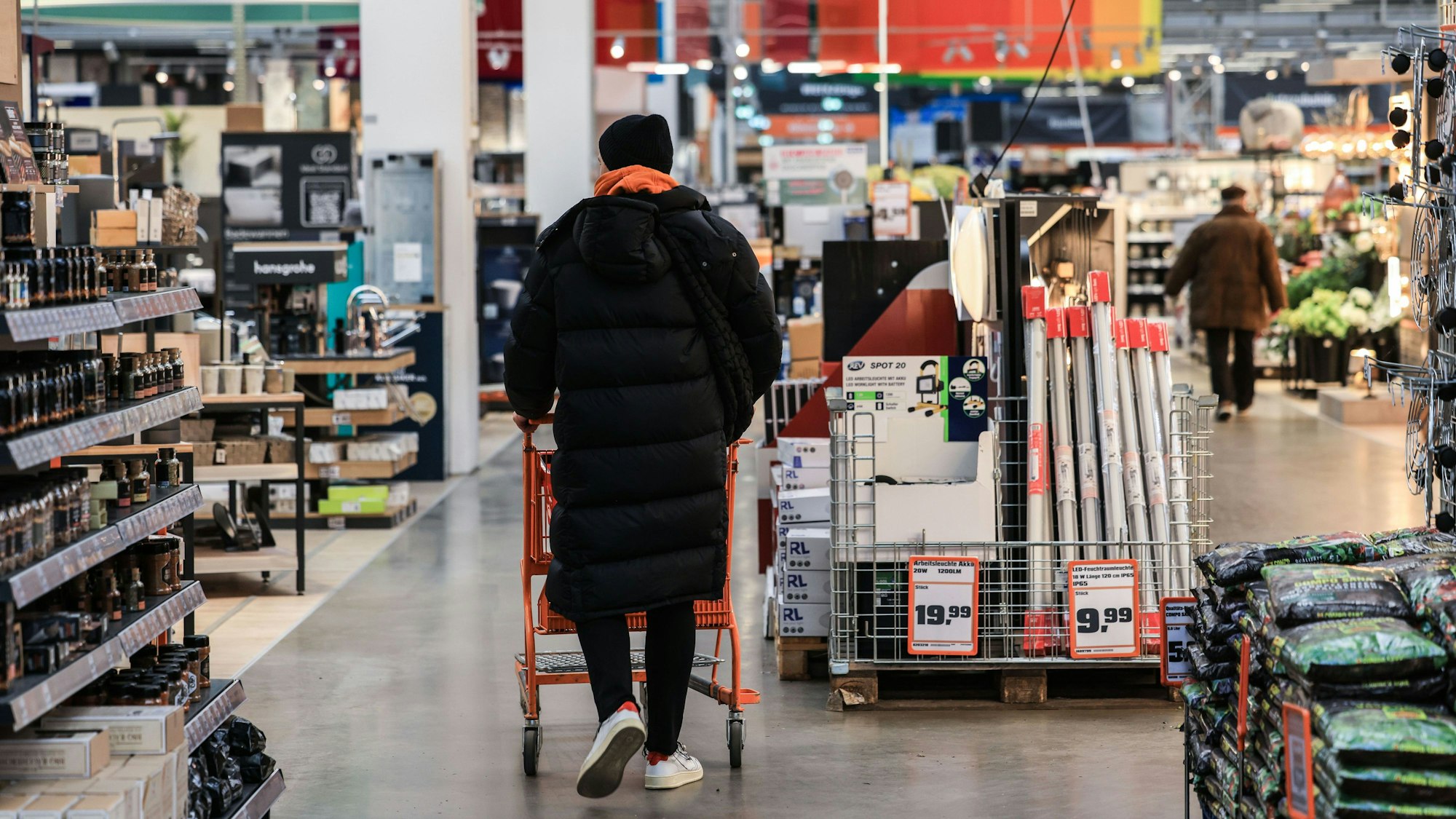 Die Kunden haben Einkauswagen in den Baumärkten ein weiteres Jahr geringer befüllt.