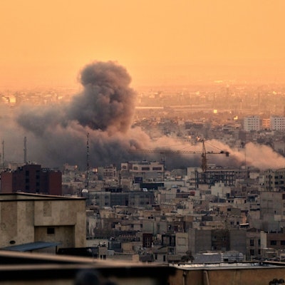 Teheran: Eine Rauchwolke steigt am 3. März nach einem amerikanisch-israelischen Militärschlag auf.