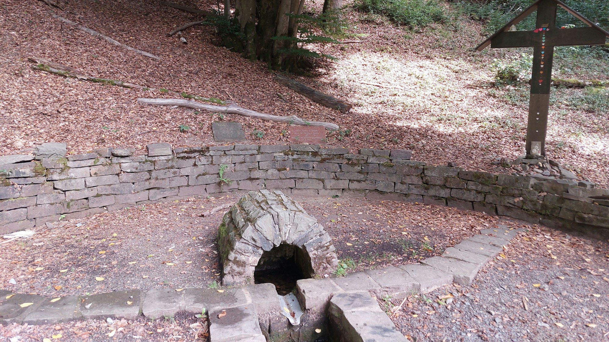 Blick auf den Heilbrunnen.