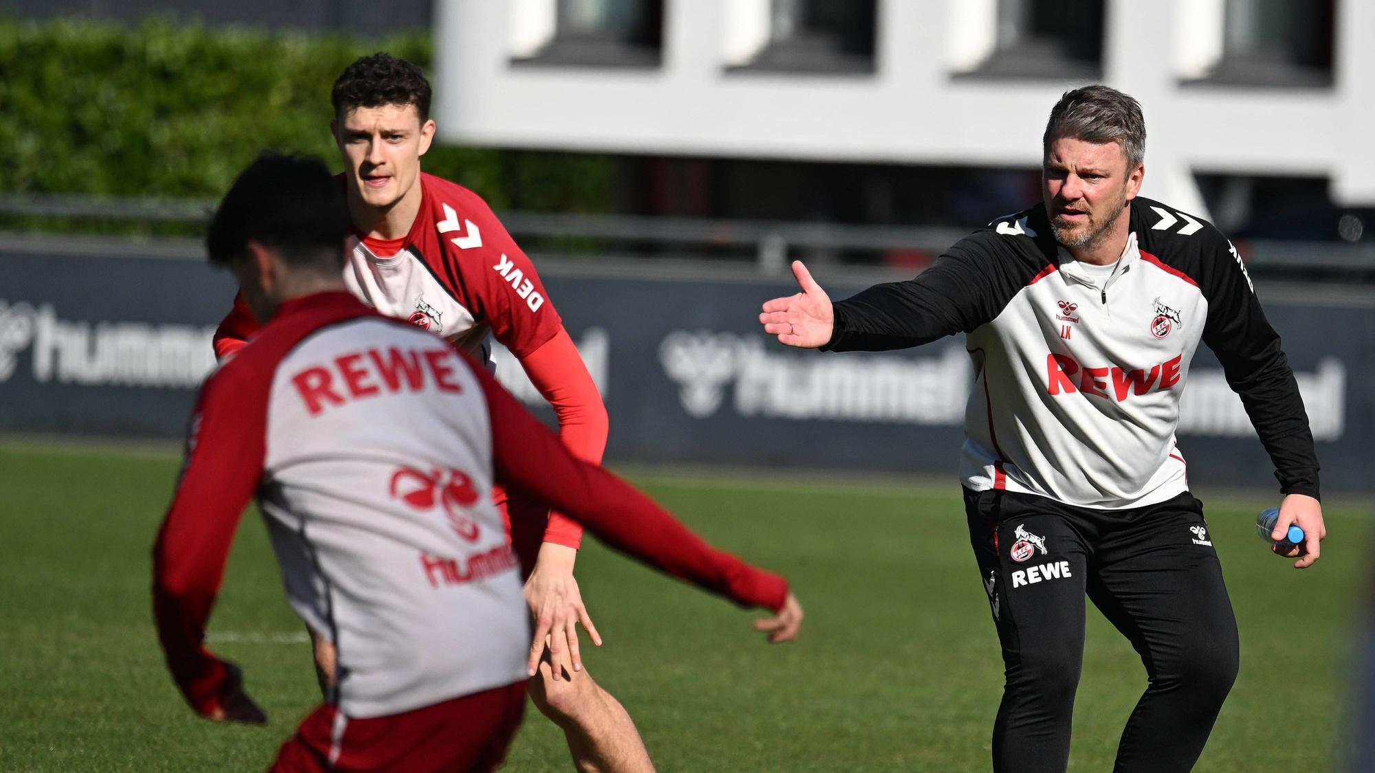 Intensive Trainingsarbeit: Lukas Kwasniok (r.) gibt Eric Martel Anweisungen. Der FC-Coach ist voll des Lobes über die Perfomnace seiner Spieler bei den Übungseinheiten.