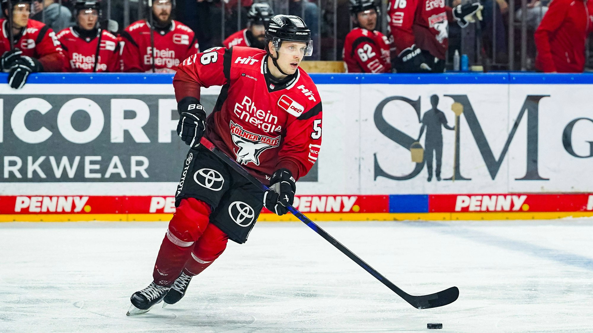 Solides Debüt: Neuzugang Markus Nutivaara bestritt gegen Augsburg sein erstes Spiel als Verteidiger der Kölner Haie.