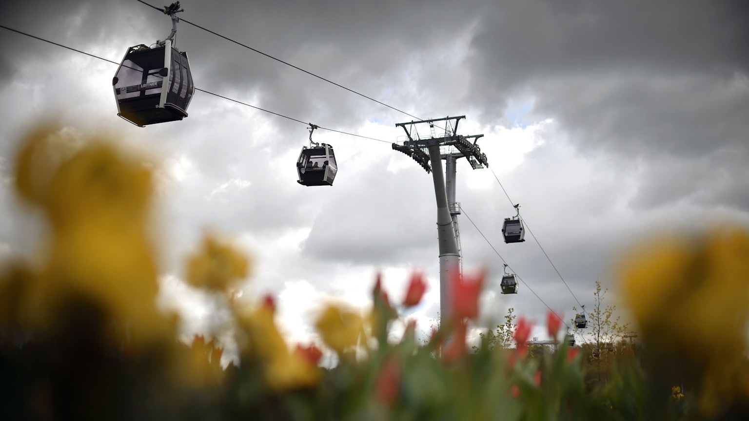 Die Bonner Seilbahn (hier die Gondeln der Seilbahn in Berlin) soll erst mehrere Jahre später in Betrieb gehen.