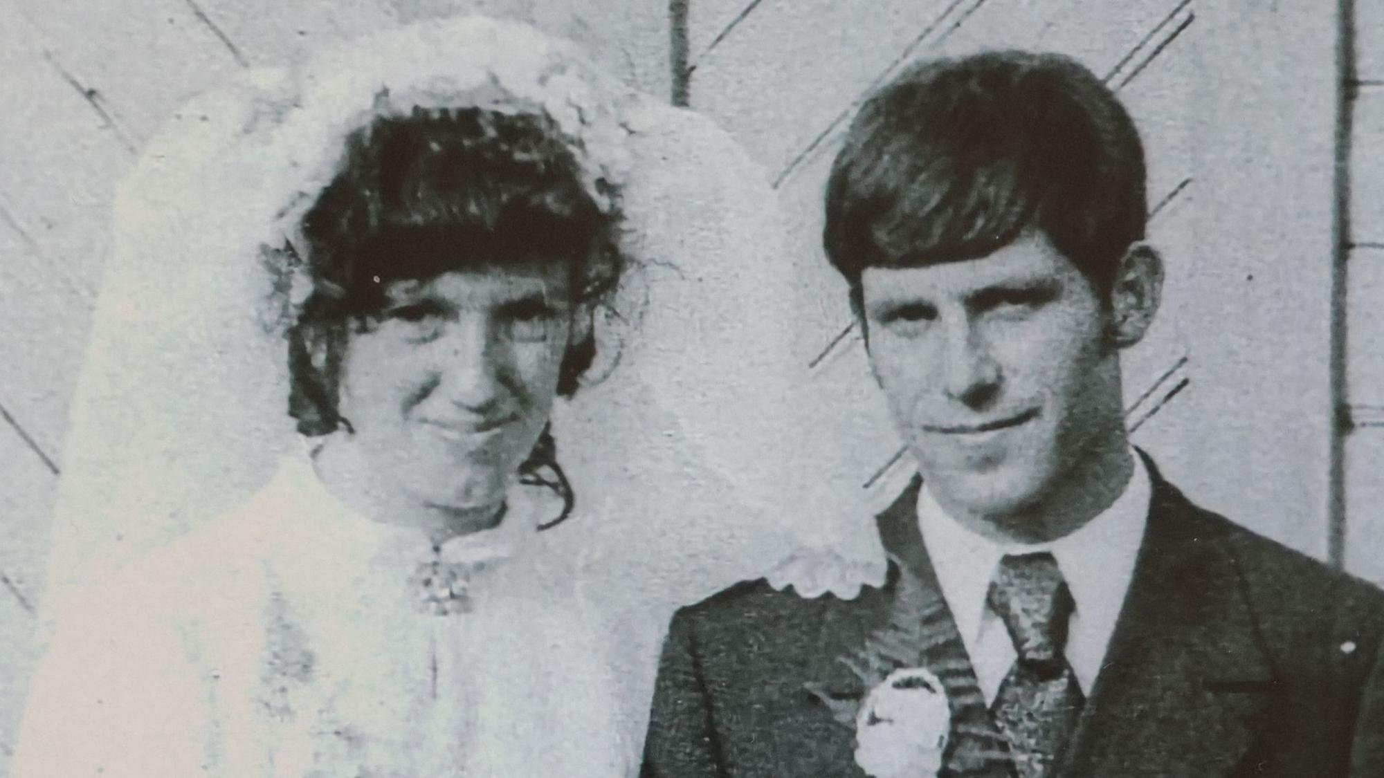 Heute feiern Iraida und Alexander Sonnenberg aus Waldbröl-Hermesdorf ihre goldene Hochzeit. Dieses Foto zeigt das Paar bei der Eheschließung vor 50 Jahren in Kasachstan.