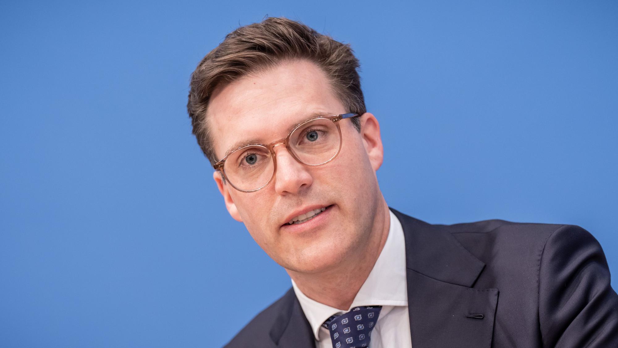 Manuel Hagel, Spitzenkandidat der CDU in Baden-Württemberg, hat kein glückliches Händchen beim Kontakt mit Schulen.