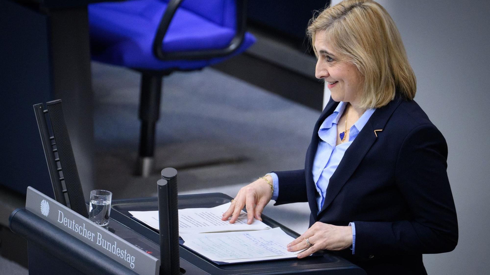 Gesundheitsministerin Nina Warken brachte Änderungen an der Krankenhausreform durch den Bundestag.
