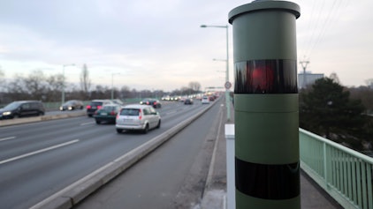 Neue Geschwindigkeitsmessanlage auf der Kölner Zoobrücke