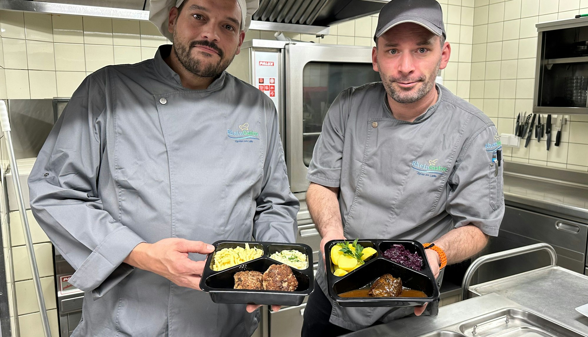 Sankt Augustiner Büdchen verkauft auch Speisen to go: die beiden Köche Tobias Peter und Lars Nossal (v.l.)