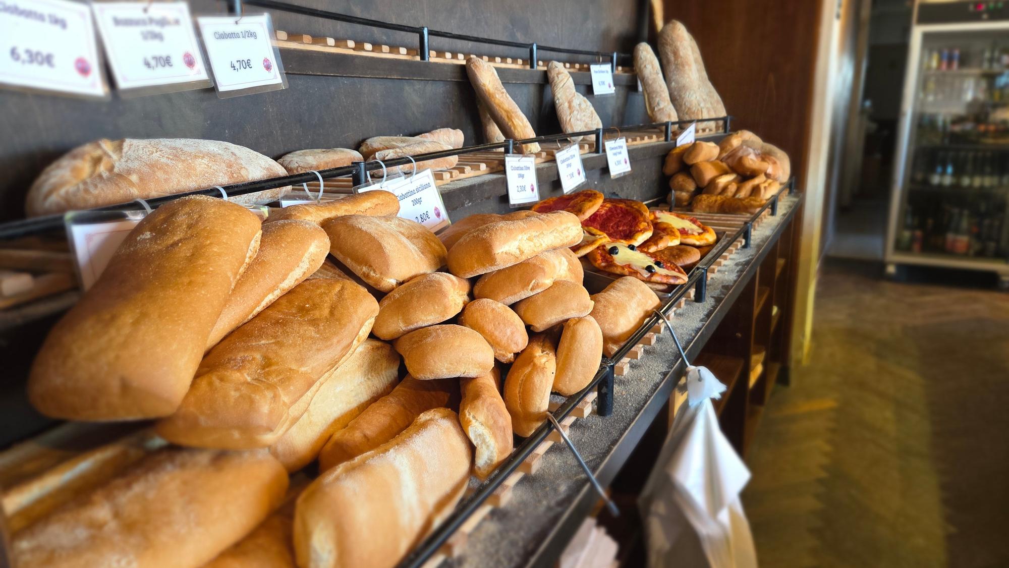 Italienisches Brot in zwei Sorten gibt es hauptsächlich bei Familie Patané.