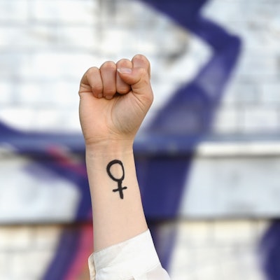 Am ersten Frauentag kämpften die Frauen für ihr Wahlrecht. Auch in heutiger Zeit stehen Themen wie Gleichberechtigung, Frauenrechte und Gleichstellung weiter im Vordergrund.