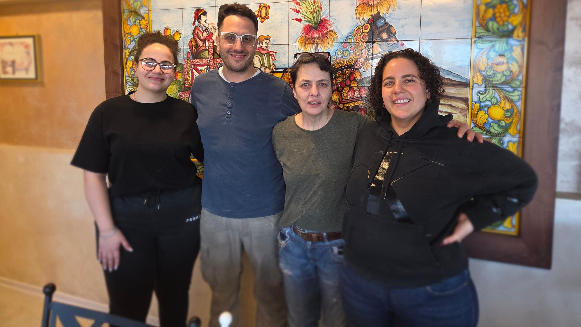 Der Betrieb ist Familiensache: hier v.l.n.r Fabiana, Salvatore, Mutter Vincenza und Ausilia. Vater Vito ist derzeit in Sizilien.