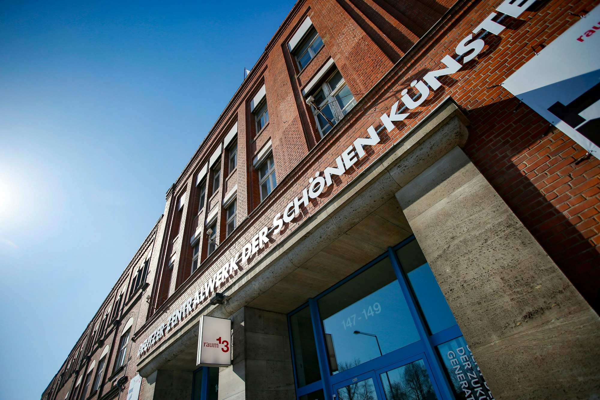 Außenansicht des „Deutzer Zentralwerks der Schönen Künste“ in der früheren KHD-Hauptverwaltung.