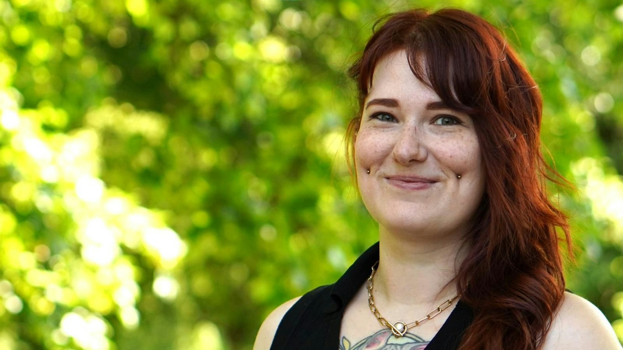 Kim Jonas, lebt in Siegburg und arbeitet als Pfandleiherin.