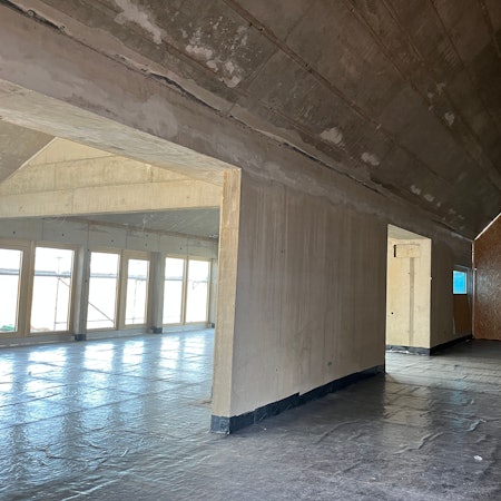 Der Raumeindruck von Foyer und Saal des Kultur- und Heimathauses ist großzügig.