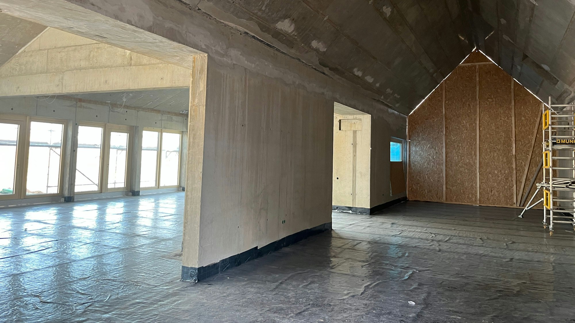 Der Raumeindruck von Foyer und Saal des Kultur- und Heimathauses ist großzügig.