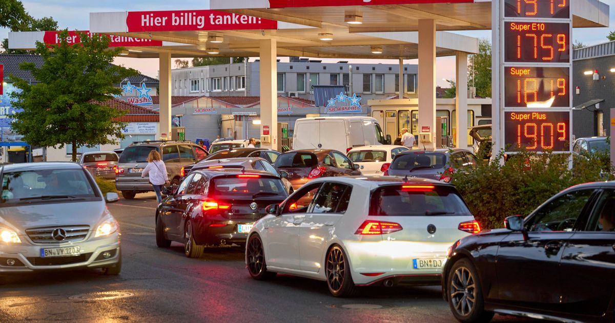 Long queues in Belgium: Customs checks fuel tourists at North ...