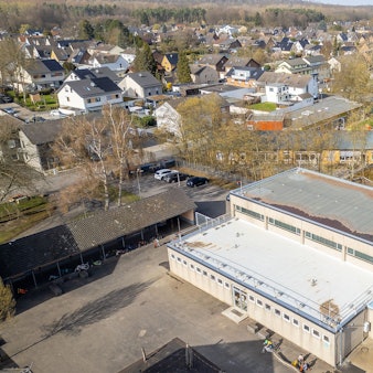 Das Foto zeigt eine Luftaufnahme der Turnhalle an der Wendelinusschule.