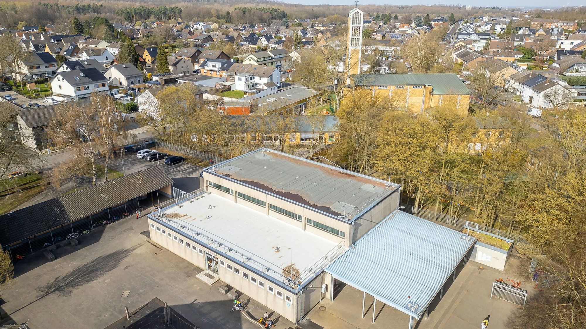 Das Foto zeigt eine Luftaufnahme der Turnhalle an der Wendelinusschule.