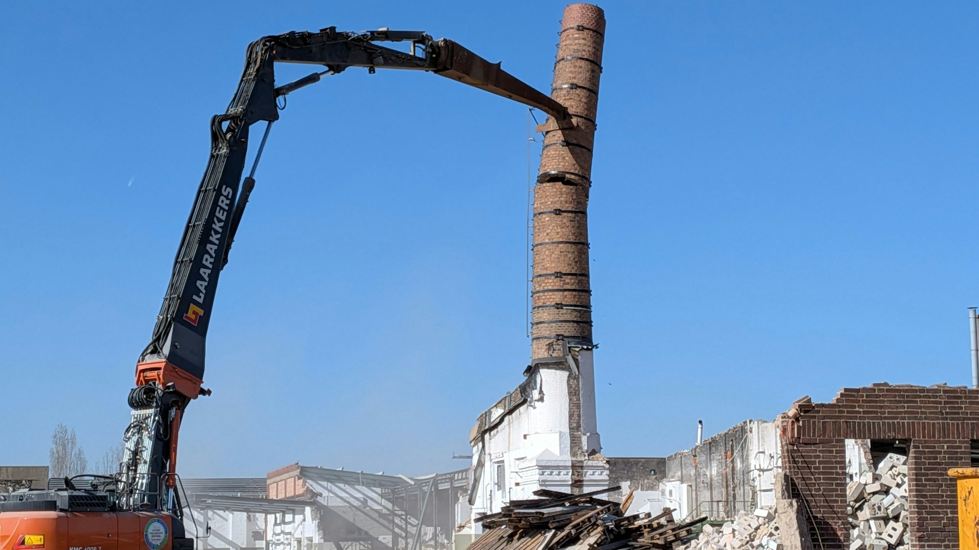 Der Schornstein der alten Konservenfabrik war über Jahrzehnte eine Landmarke in der Bornheimer Ebene.