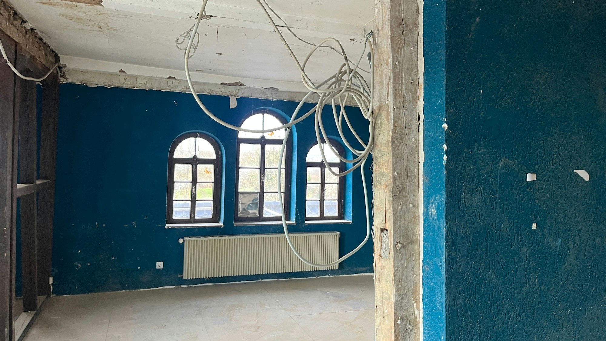 Die alten Räume sind frei gelegt und werden zu Hotelzimmern umgestaltet.