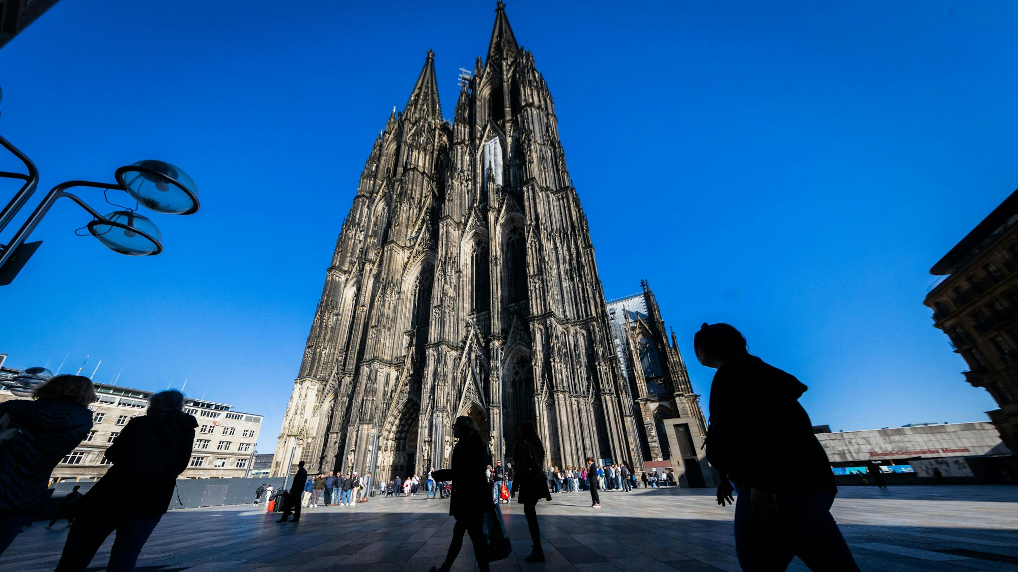 Ein Besuch im Kölner Dom soll bald Geld kosten.