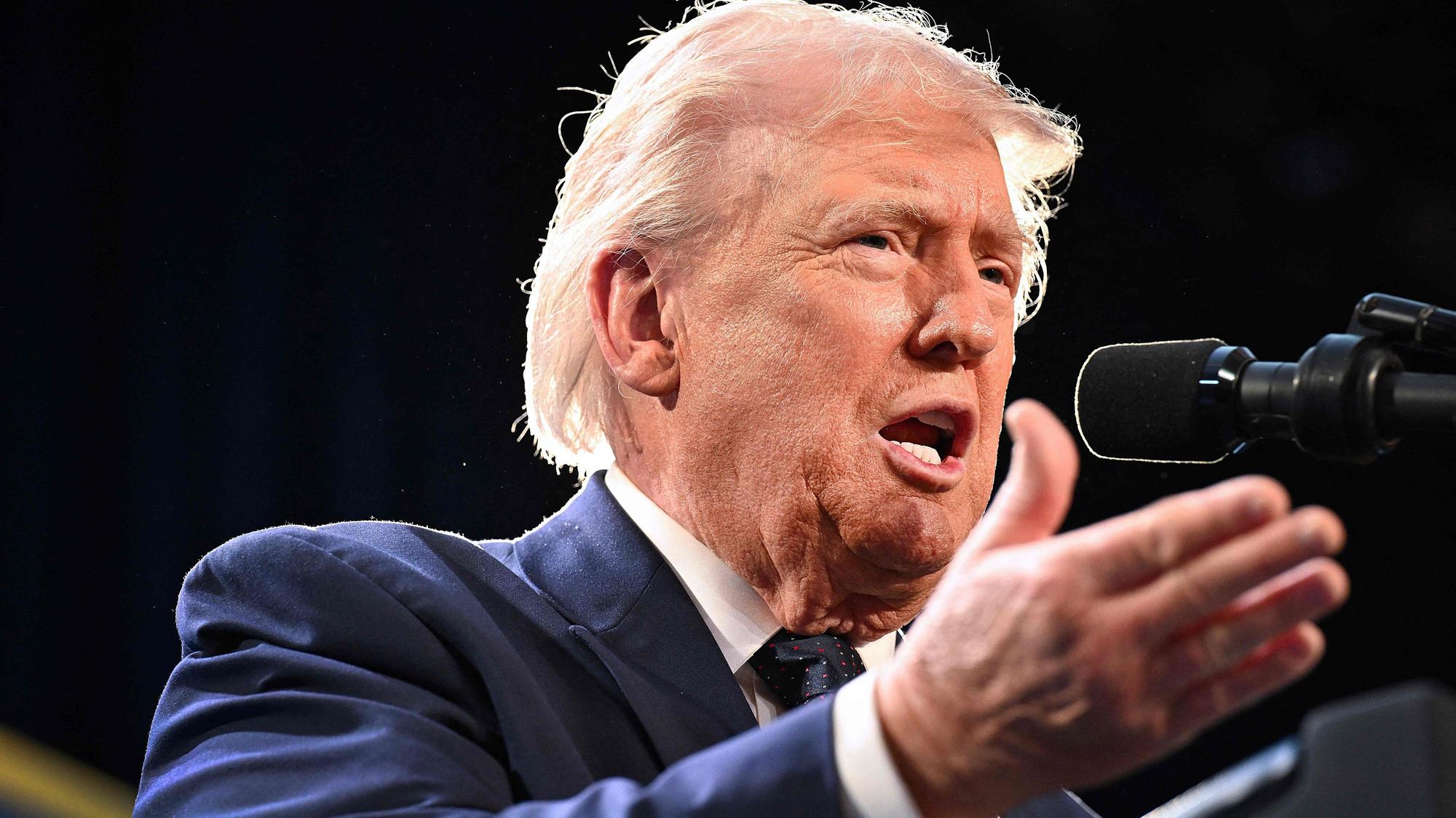 DORAL, FLORIDA - MARCH 09: U.S. President Donald Trump speaks to the Republican Members Issues Conference at Trump National Doral Miami on March 9, 2026 in Doral, Florida. House Republicans are in Florida for their annual retreat as the war in Iran continues and gas prices rise nationally. Recently Rep. Kevin Kiley (R-CA) announced he was leaving the Republican party to become an Independent, further complicating the GOP's thin majority in the House. Roberto Schmidt/Getty Images/AFP (Photo by ROBERTO SCHMIDT / GETTY IMAGES NORTH AMERICA / Getty Images via AFP)