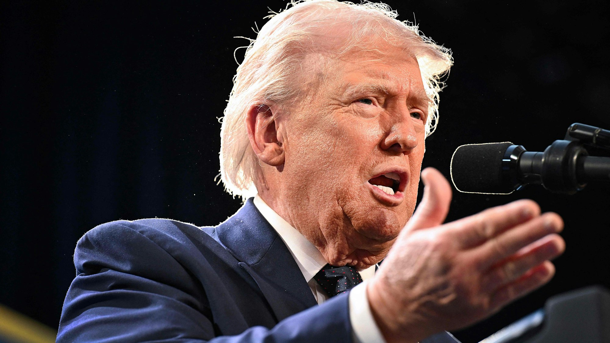 DORAL, FLORIDA - MARCH 09: U.S. President Donald Trump speaks to the Republican Members Issues Conference at Trump National Doral Miami on March 9, 2026 in Doral, Florida. House Republicans are in Florida for their annual retreat as the war in Iran continues and gas prices rise nationally. Recently Rep. Kevin Kiley (R-CA) announced he was leaving the Republican party to become an Independent, further complicating the GOP's thin majority in the House. Roberto Schmidt/Getty Images/AFP (Photo by ROBERTO SCHMIDT / GETTY IMAGES NORTH AMERICA / Getty Images via AFP)