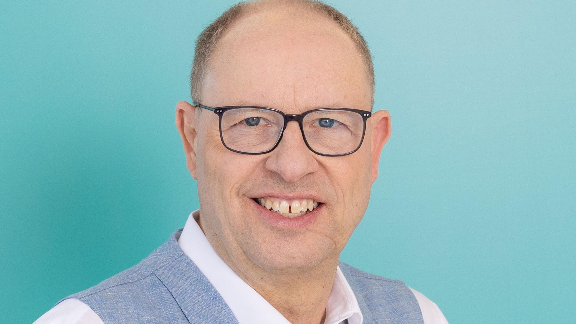 Auf dem Bild ist das Portrait des neuen Fraktionsvorsitzenden der CDU Frechen zu sehen.