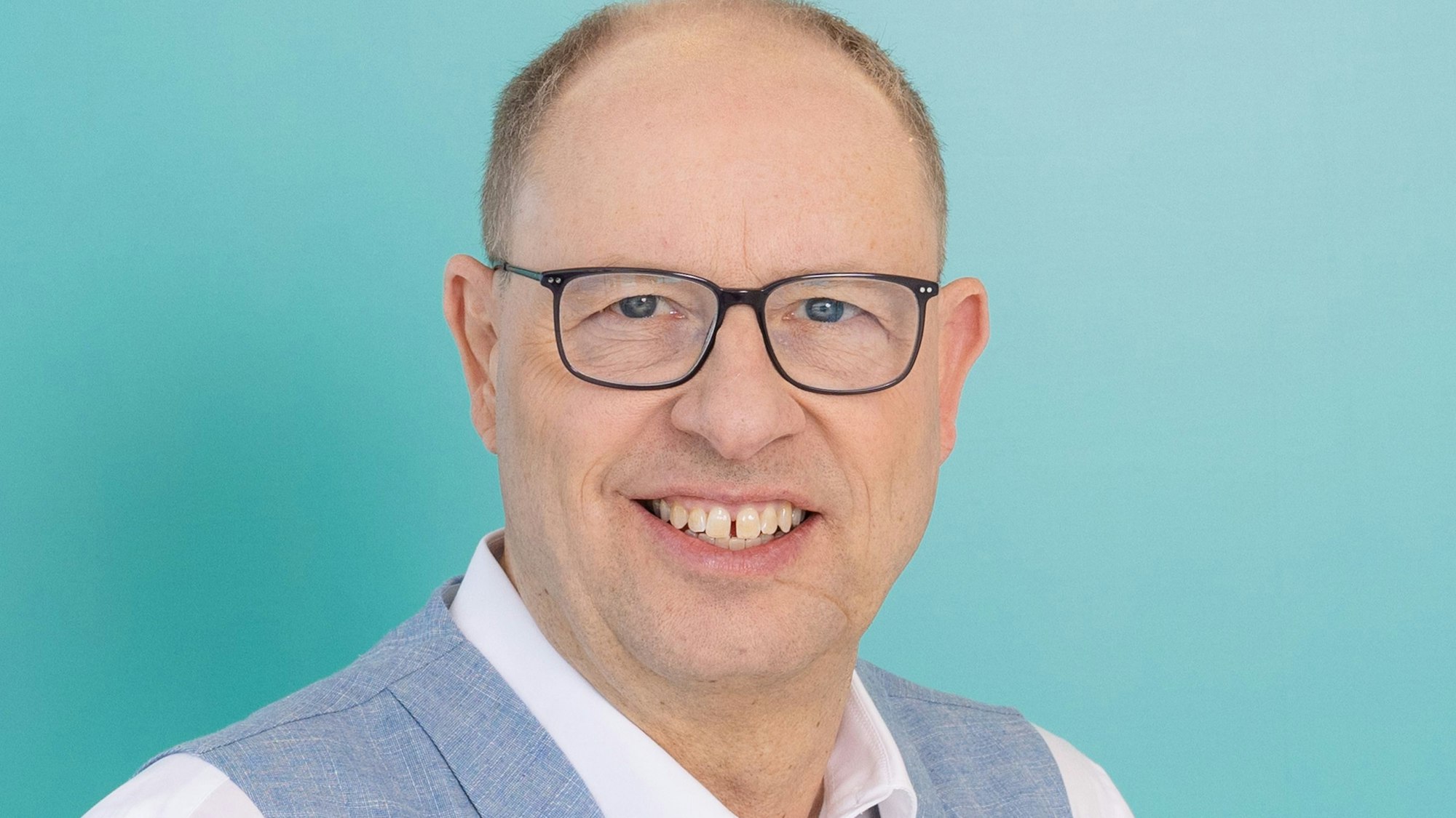 Auf dem Bild ist das Portrait des neuen Fraktionsvorsitzenden der CDU Frechen zu sehen.