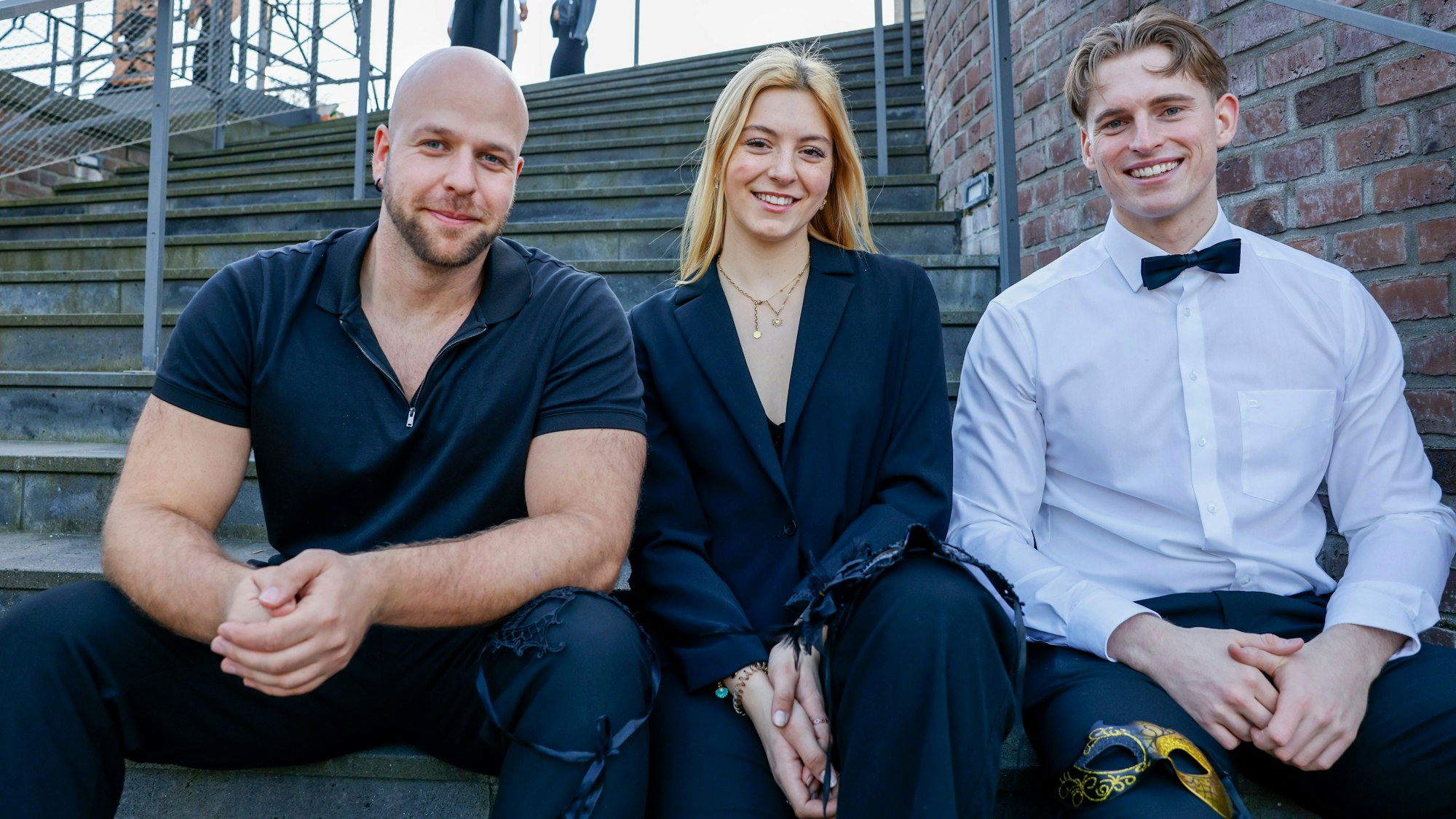 Axel Dieterle (von links) , Anna Körfer, Dustin Vehling veranstalten den Maskenball in der Flora.