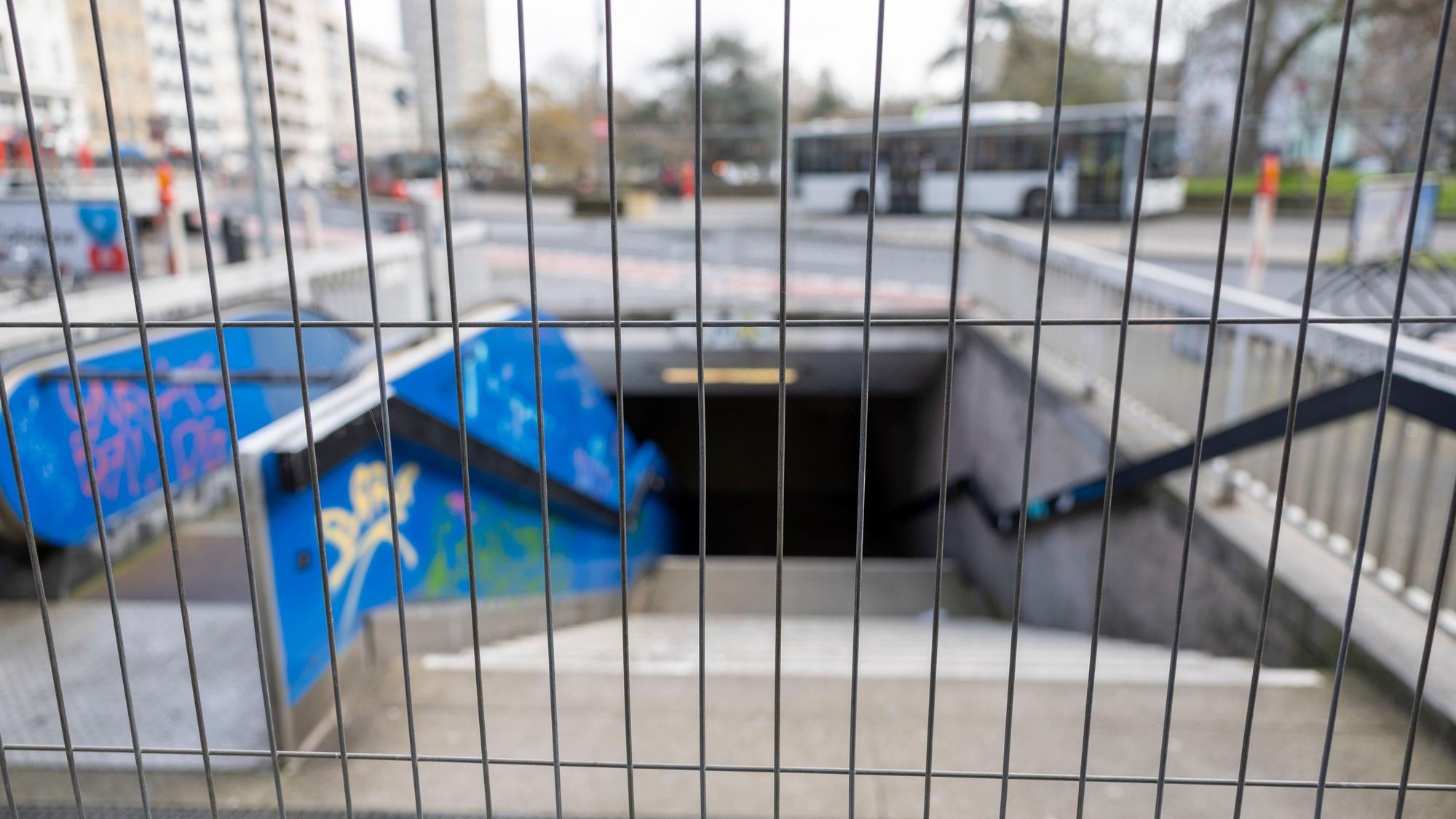 Abgesperrt: Der Zugang zum Ebertplatz in Höhe des Ärztehauses ist nicht mehr möglich.