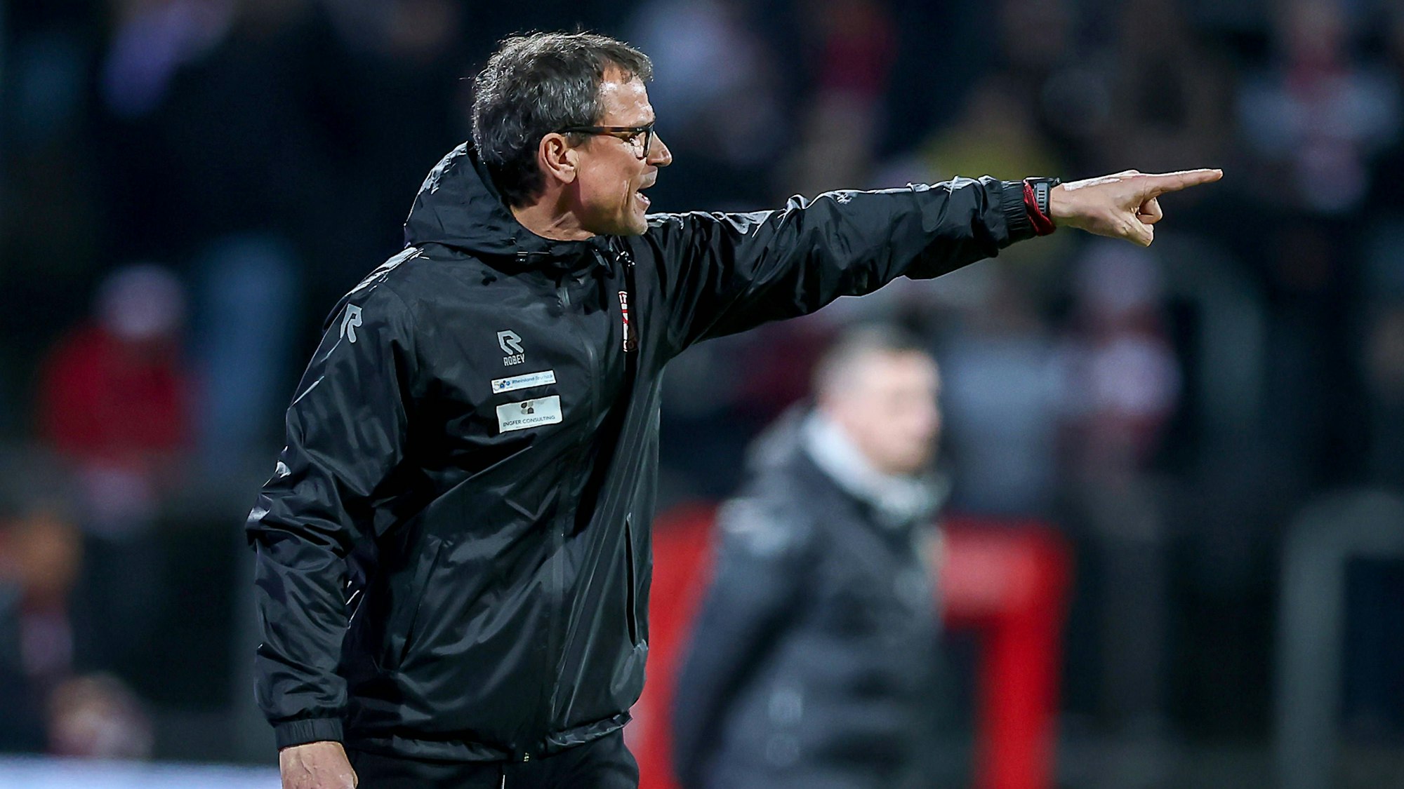 26.02.2026, Fußball, Landespokal Mittelrhein, SC Fortuna Köln - TSV Alemannia Aachen, Südstadion, Viertelfinale Bitburger-Pokal, Saison 2025 2026: Chefrainer Matthias Mink Fortuna Köln gestikulierend am Spielfeldrand DFB regulations prohibit any use of photographs as image sequences and or quasi-video. Nordrhein-Westfalen Deutschland *** 26 02 2026, Football, Landespokal Mittelrhein, SC Fortuna Köln TSV Alemannia Aachen, Südstadion, Viertelfinale Bitburger Pokal, Saison 2025 2026 Chefrainer Matthias Mink Fortuna Köln gesticulating on the sidelines DFB regulations prohibit any use of photographs as image sequences and or quasi video Nordrhein Westfalen Germany