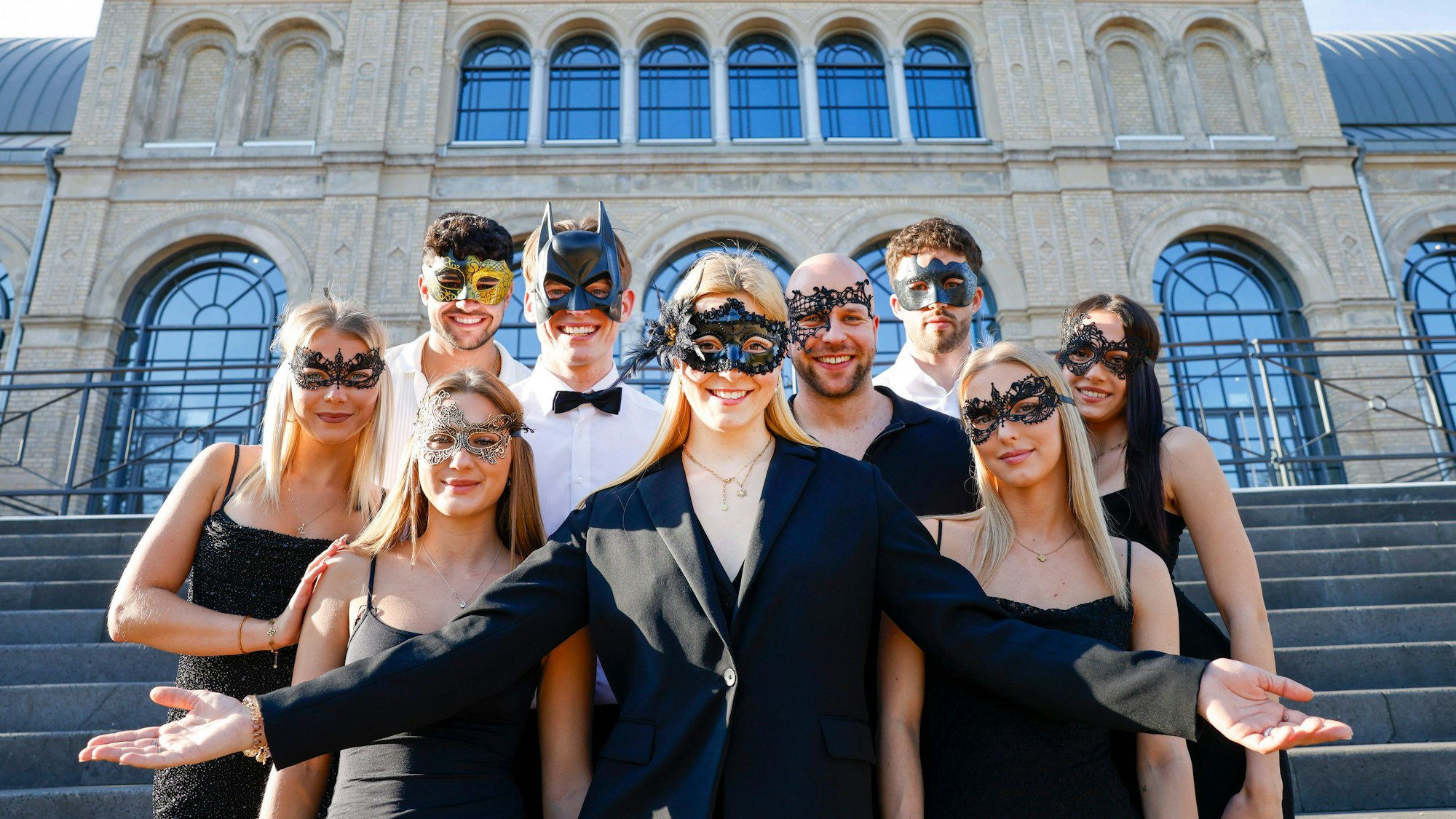 Der Maskenball steigt im April in der Kölner Flora.