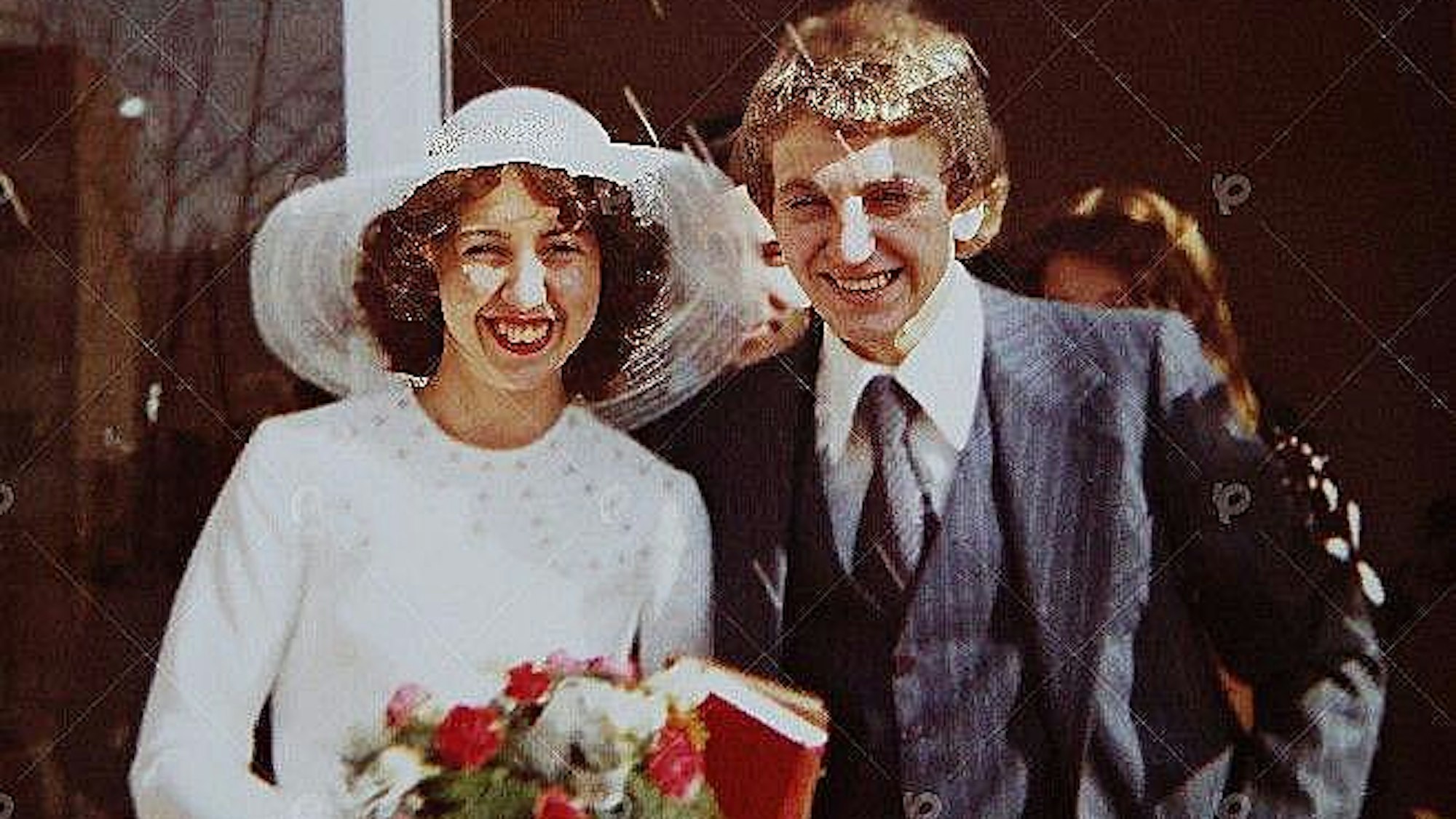 Ein Ehepaar an seinem Hochzeitstag.