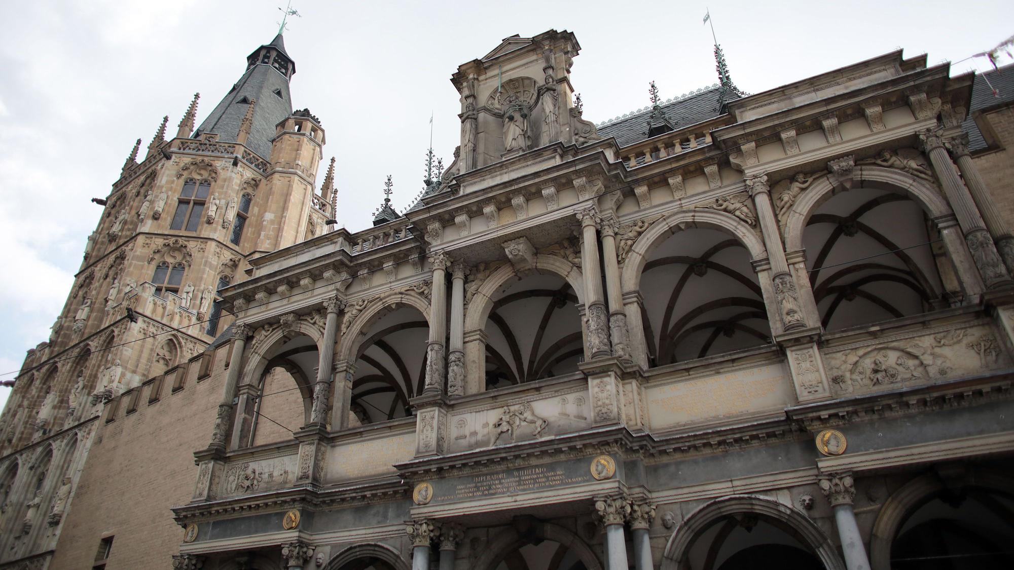 Das Kölner Rathaus: Recherchen der Redaktion haben eine Debatte um den Umgang der Kölner Ausländerbehörde mit einer Liste ausreisepflichtiger Personen ausgelöst (Symbolbild).