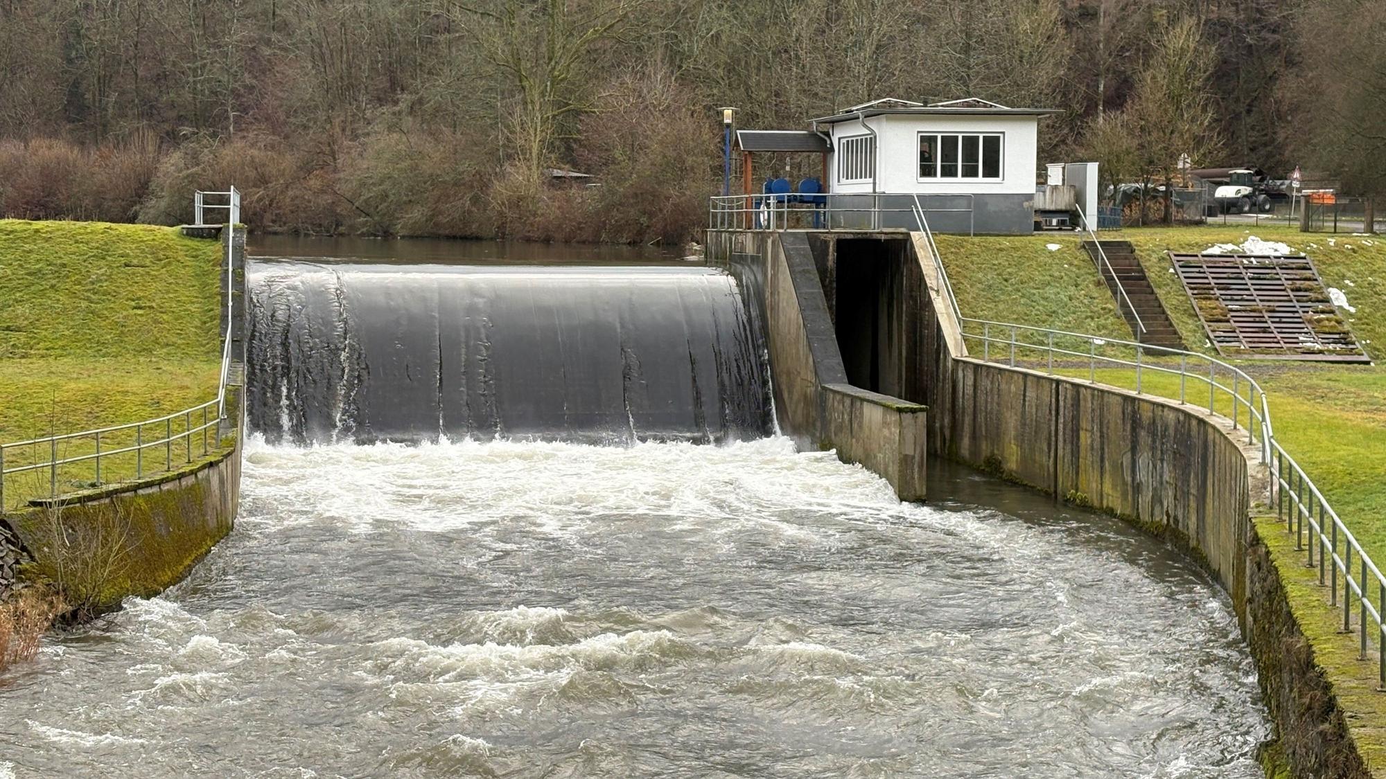 Das Stauehr in Osberghausen.