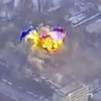 Ein Screenshot aus einem Video des Generalstabs der Ukraine soll den Angriff auf eine Rüstungsfabrik in Brjansk zeigen.