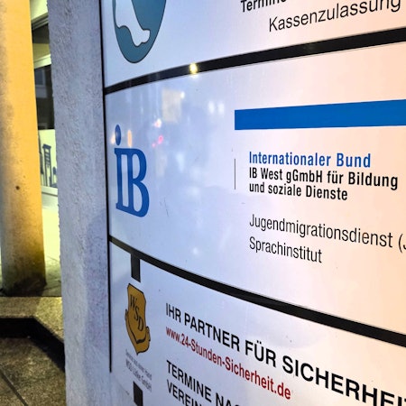 Von diesen zwei Institutionen mit Standort an der Vennstraße in der Stadtmitte von Waldbröl will die IB West gGmbH in Kürze trennen.