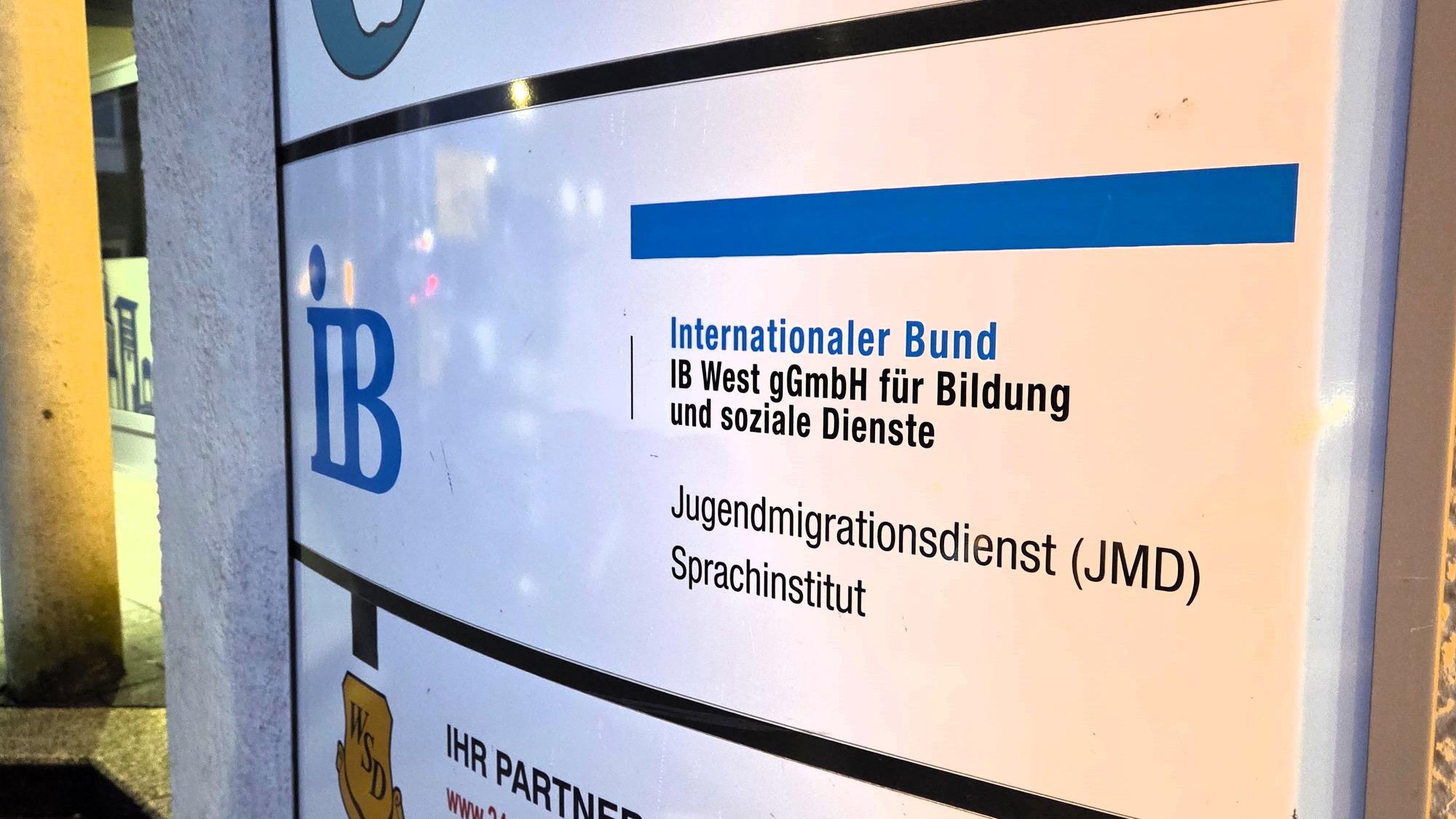 Der Sozialdienstleister IB West trennt sich in Waldbröl von seinem Sprachinstitut und schließt den Jugendmigrationsdenst. Das Insolvenzverfahren gegen die gemeinnützige Gesellschaft ist nun beendet.