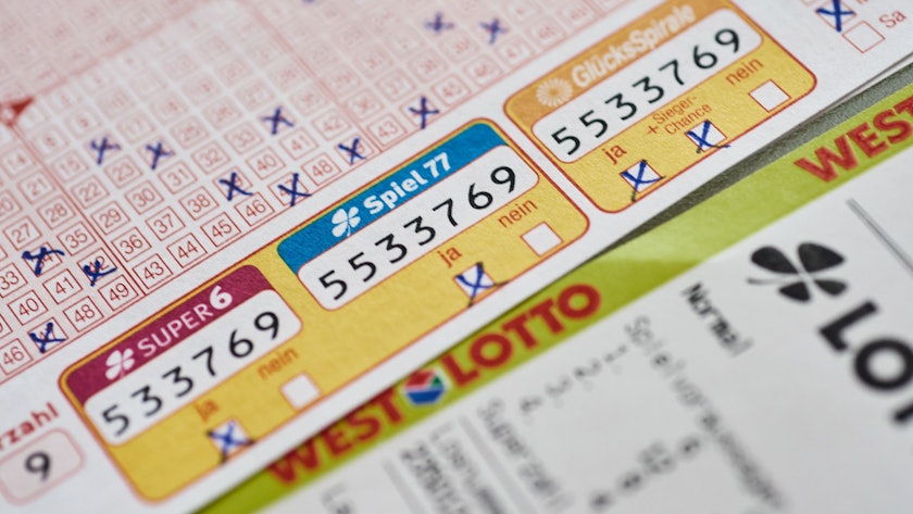 Spiel 77 ist eine Endziffernlotterie. Das heißt, stimmt die letzte Ziffer der Spielscheinnummer mit der Gewinnzahl überein, hat man bereits fünf Euro gewonnen. Das ist das Doppelte des Einsatzes je Ziehung (2,50 Euro).
